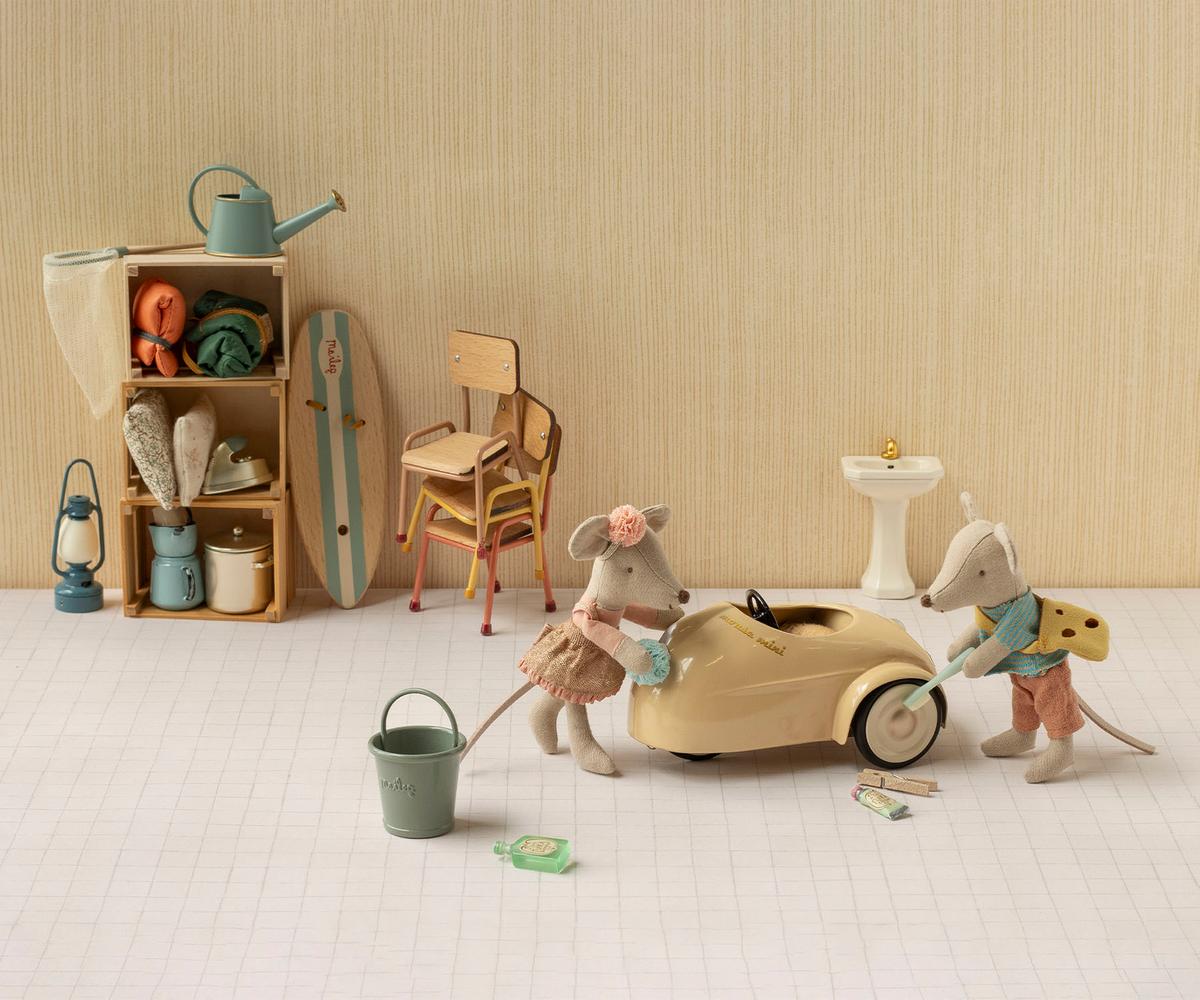 Maileg - Car Mouse Wheat