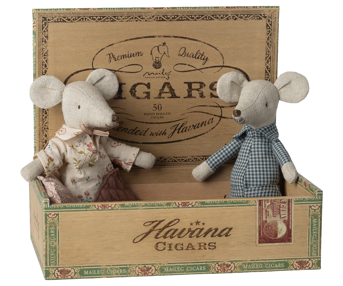 Maileg Grandma and grandpa mice in cigarbox