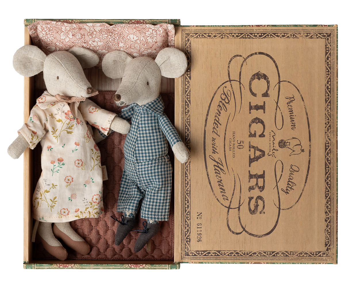 Maileg Grandma and grandpa mice in cigarbox