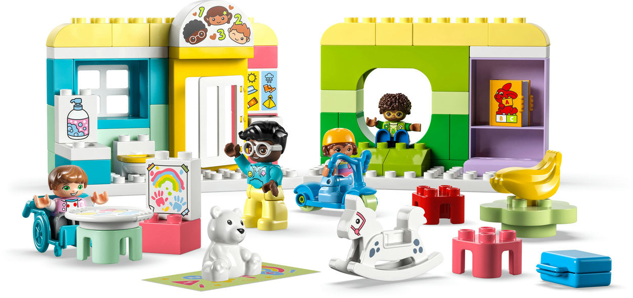 Lego Duplo - Life At The Day Care Centre